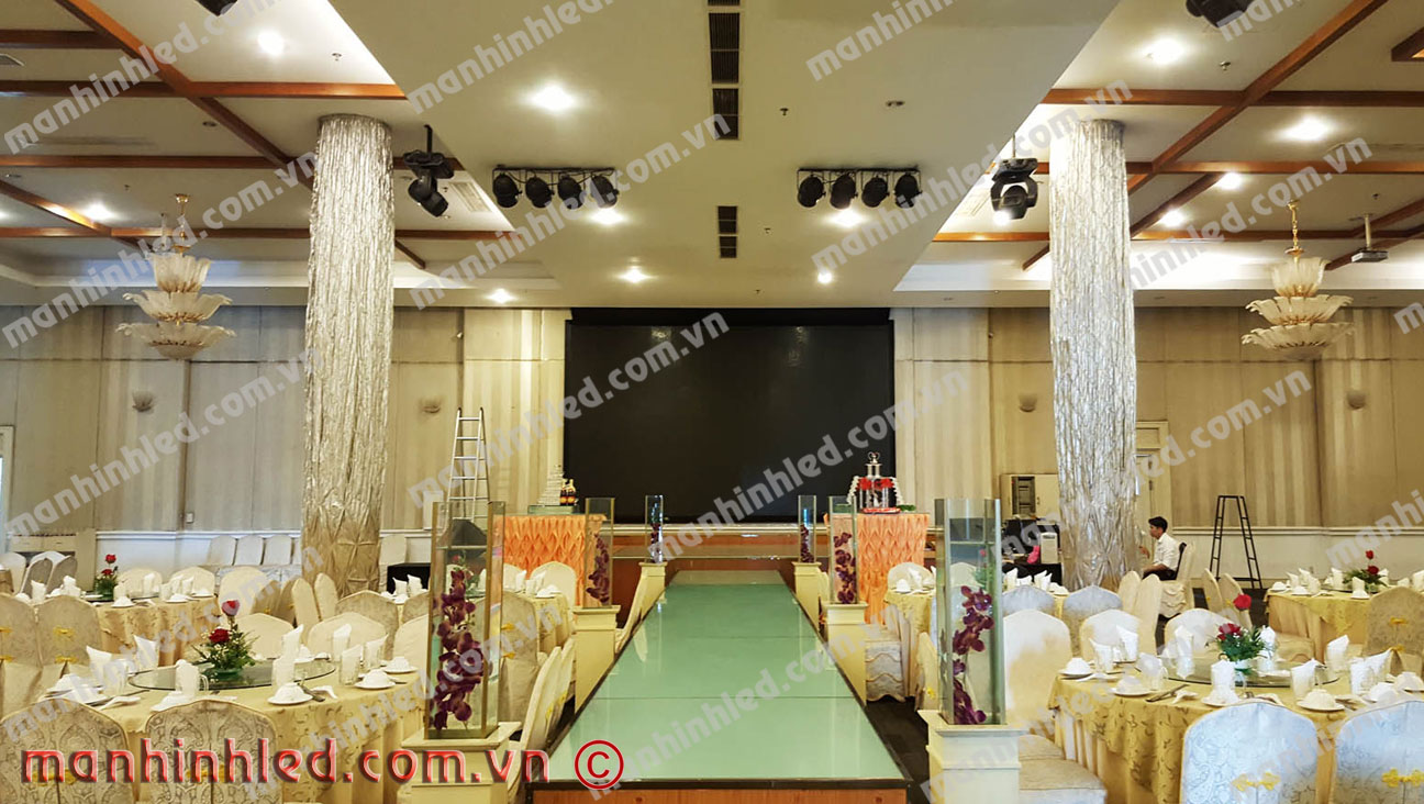 màn hình led indoor trong nhà VIETKING tại Nhà Hàng Tiệc Cưới Đông Phương 4 Nguyễn Văn Quá, TPHCM