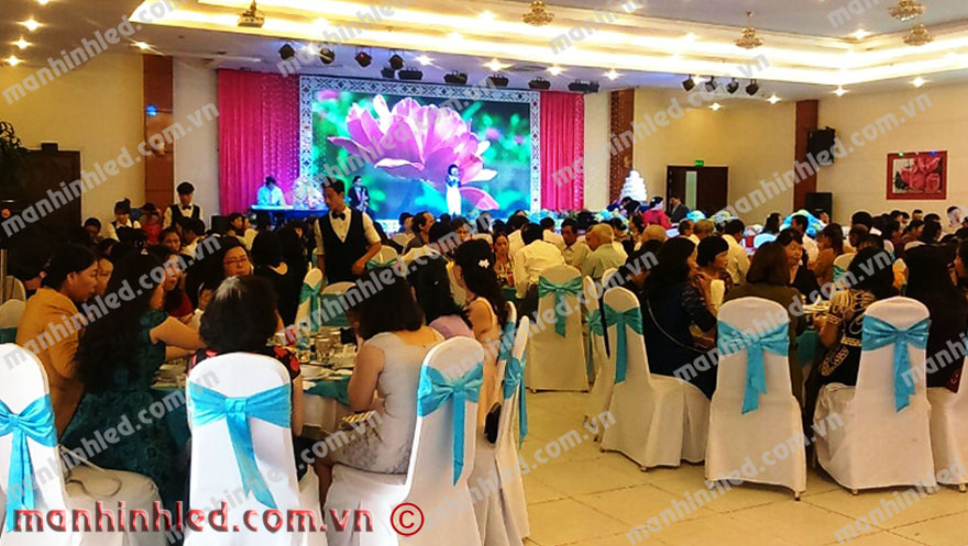màn hình led trong nhà Nhà hàng tiệc cưới Phương Đông, Quảng Ngãi